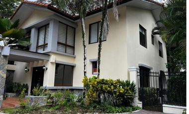 Residencia familiar con piscina en alquiler en Camino de Cruces, cerca de Ciudad del Saber