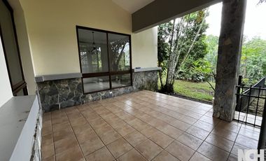 Residencia familiar con piscina en alquiler en Camino de Cruces, cerca de Ciudad del Saber