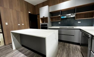 Residencia familiar con piscina en alquiler en Camino de Cruces, cerca de Ciudad del Saber