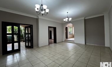 Residencia familiar con piscina en alquiler en Camino de Cruces, cerca de Ciudad del Saber