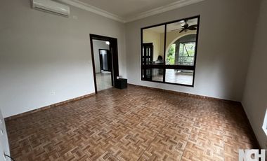 Residencia familiar con piscina en alquiler en Camino de Cruces, cerca de Ciudad del Saber