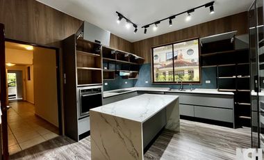 Residencia familiar con piscina en alquiler en Camino de Cruces, cerca de Ciudad del Saber