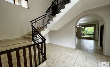 Residencia familiar con piscina en alquiler en Camino de Cruces, cerca de Ciudad del Saber