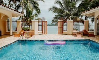 Exclusiva Propiedad Frente al Mar en Bocas del Toro: Un Refugio de Lujo con Potencial de Inversión