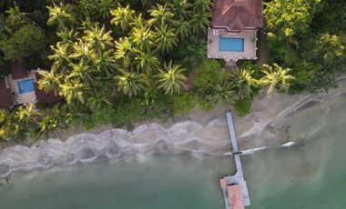 Exclusiva Propiedad Frente al Mar en Bocas del Toro: Un Refugio de Lujo con Potencial de Inversión
