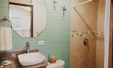 Exclusiva Propiedad Frente al Mar en Bocas del Toro: Un Refugio de Lujo con Potencial de Inversión