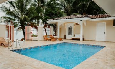 Exclusiva Propiedad Frente al Mar en Bocas del Toro: Un Refugio de Lujo con Potencial de Inversión