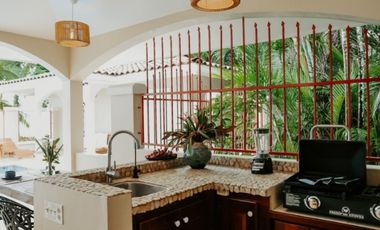 Exclusiva Propiedad Frente al Mar en Bocas del Toro: Un Refugio de Lujo con Potencial de Inversión