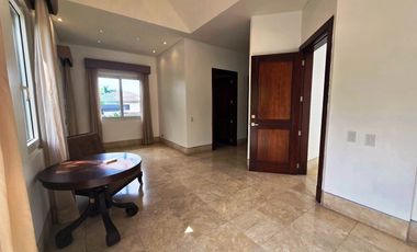 Residencia de Lujo en Balmoral, Costa del Este: Elegancia, Comodidad y Exclusividad