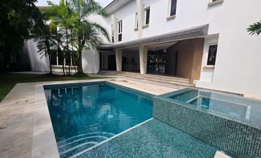 Residencia de Lujo en Balmoral, Costa del Este: Elegancia, Comodidad y Exclusividad