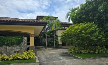 Exclusiva Residencia de Lujo en Costa del Este: Amplitud, Elegancia y Confort