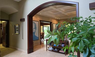 Exclusiva Residencia de Lujo en Costa del Este: Amplitud, Elegancia y Confort