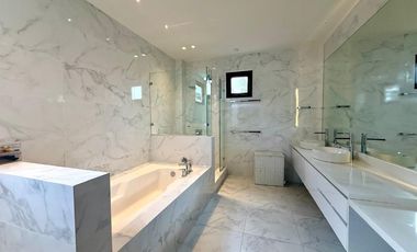 Exclusiva Villa de Lujo en Balmoral, Costa del Este: Un Refugio de Elegancia Moderna