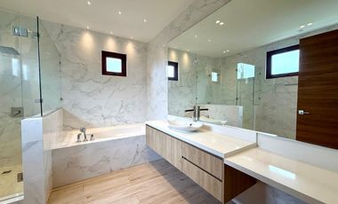 Exclusiva Villa de Lujo en Balmoral, Costa del Este: Un Refugio de Elegancia Moderna