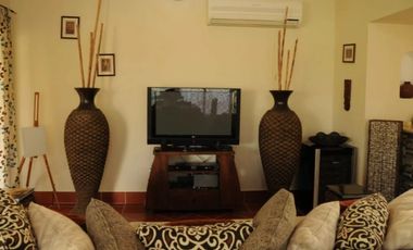 Vive el encanto de Buenaventura: elegancia frente al lago en una sola planta