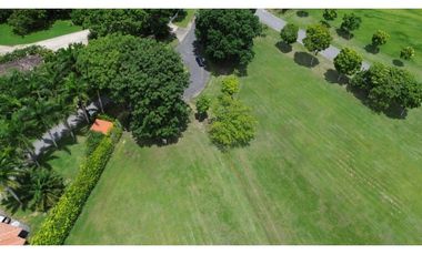 Increible lote con 80 mts lineales de vista sobre el lago en Buenaventura