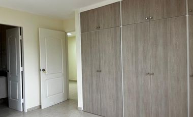 Casa Unifamiliar en Zona Cerrada - Totalmente Remodelada con Terraza y Jardín