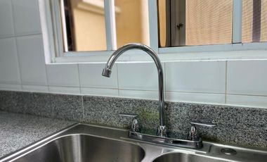 Casa Unifamiliar en Zona Cerrada - Totalmente Remodelada con Terraza y Jardín