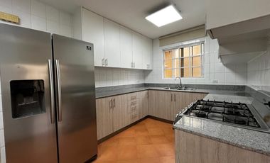 Casa Unifamiliar en Zona Cerrada - Totalmente Remodelada con Terraza y Jardín