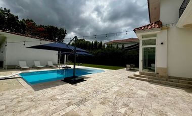 Su Hogar Soñado le Espera en Fairway Estate - Espacio, Elegancia y Privacidad Santa Maria