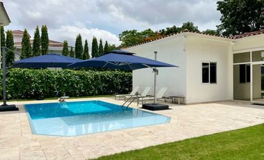 Su Hogar Soñado le Espera en Fairway Estate - Espacio, Elegancia y Privacidad Santa Maria