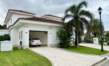 Su Hogar Soñado le Espera en Fairway Estate - Espacio, Elegancia y Privacidad Santa Maria