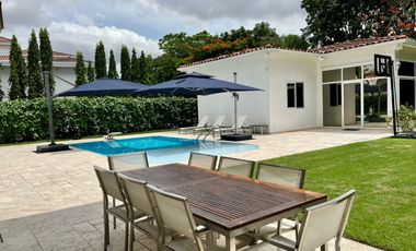 Su Hogar Soñado le Espera en Fairway Estate - Espacio, Elegancia y Privacidad Santa Maria