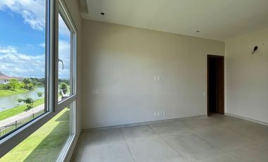 Exclusiva Residencia con Vista al Lago en el Corazón de Santa María