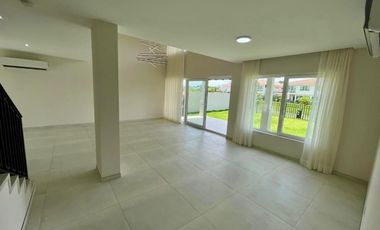 Exclusiva Residencia con Vista al Lago en el Corazón de Santa María