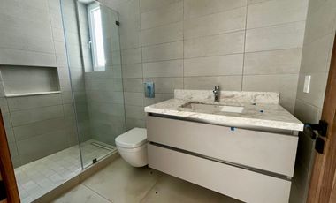 Exclusiva Residencia con Vista al Lago en el Corazón de Santa María