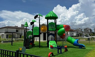 Exclusiva Residencia con Vista al Lago en el Corazón de Santa María