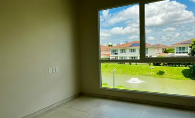 Exclusiva Residencia con Vista al Lago en el Corazón de Santa María