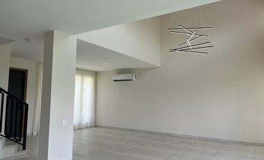 Exclusiva Residencia con Vista al Lago en el Corazón de Santa María