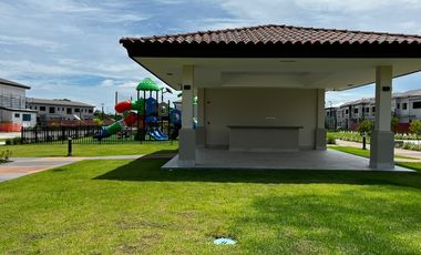 Exclusiva Residencia con Vista al Lago en el Corazón de Santa María