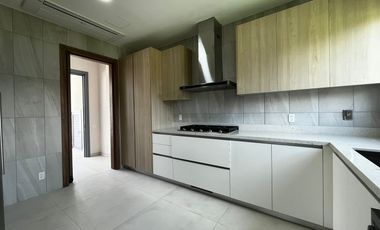 Exclusiva Residencia con Vista al Lago en el Corazón de Santa María