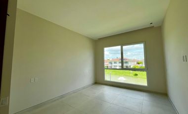 Exclusiva Residencia con Vista al Lago en el Corazón de Santa María