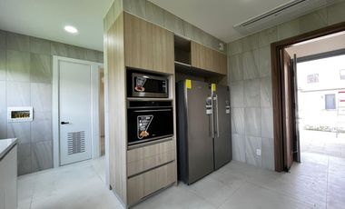 Exclusiva Residencia con Vista al Lago en el Corazón de Santa María