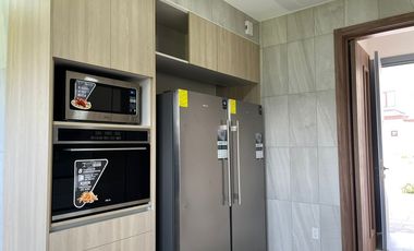 Exclusiva Residencia con Vista al Lago en el Corazón de Santa María