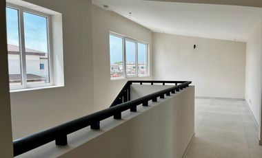 Exclusiva Residencia con Vista al Lago en el Corazón de Santa María