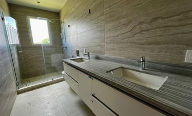 Exclusiva Residencia con Vista al Lago en el Corazón de Santa María