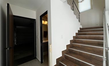 CASA DE ESQUINA EN PH NATIVA REMODELADA CON SISTEMA DE DOMOTICA.