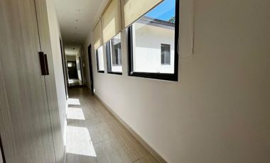 CASA DE ESQUINA EN PH NATIVA REMODELADA CON SISTEMA DE DOMOTICA.