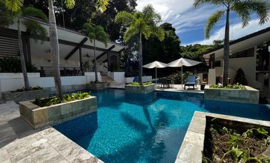 CASA DE ESQUINA EN PH NATIVA REMODELADA CON SISTEMA DE DOMOTICA.