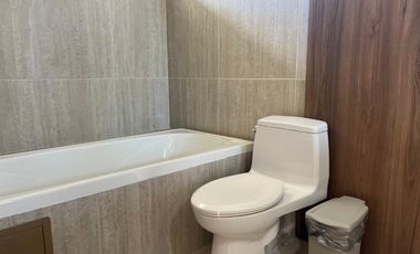 CASA DE ESQUINA EN PH NATIVA REMODELADA CON SISTEMA DE DOMOTICA.