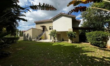 CASA DE ESQUINA EN PH NATIVA REMODELADA CON SISTEMA DE DOMOTICA.