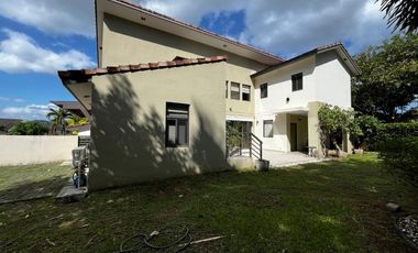 CASA DE ESQUINA EN PH NATIVA REMODELADA CON SISTEMA DE DOMOTICA.