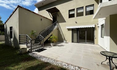 CASA DE ESQUINA EN PH NATIVA REMODELADA CON SISTEMA DE DOMOTICA.