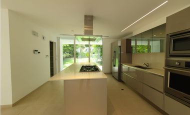 Moderno Town Houses en Clayton Heights de 3 niveles