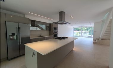 Moderno Town Houses en Clayton Heights de 3 niveles