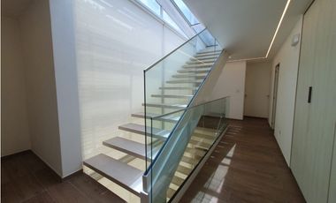 Moderno Town Houses en Clayton Heights de 3 niveles